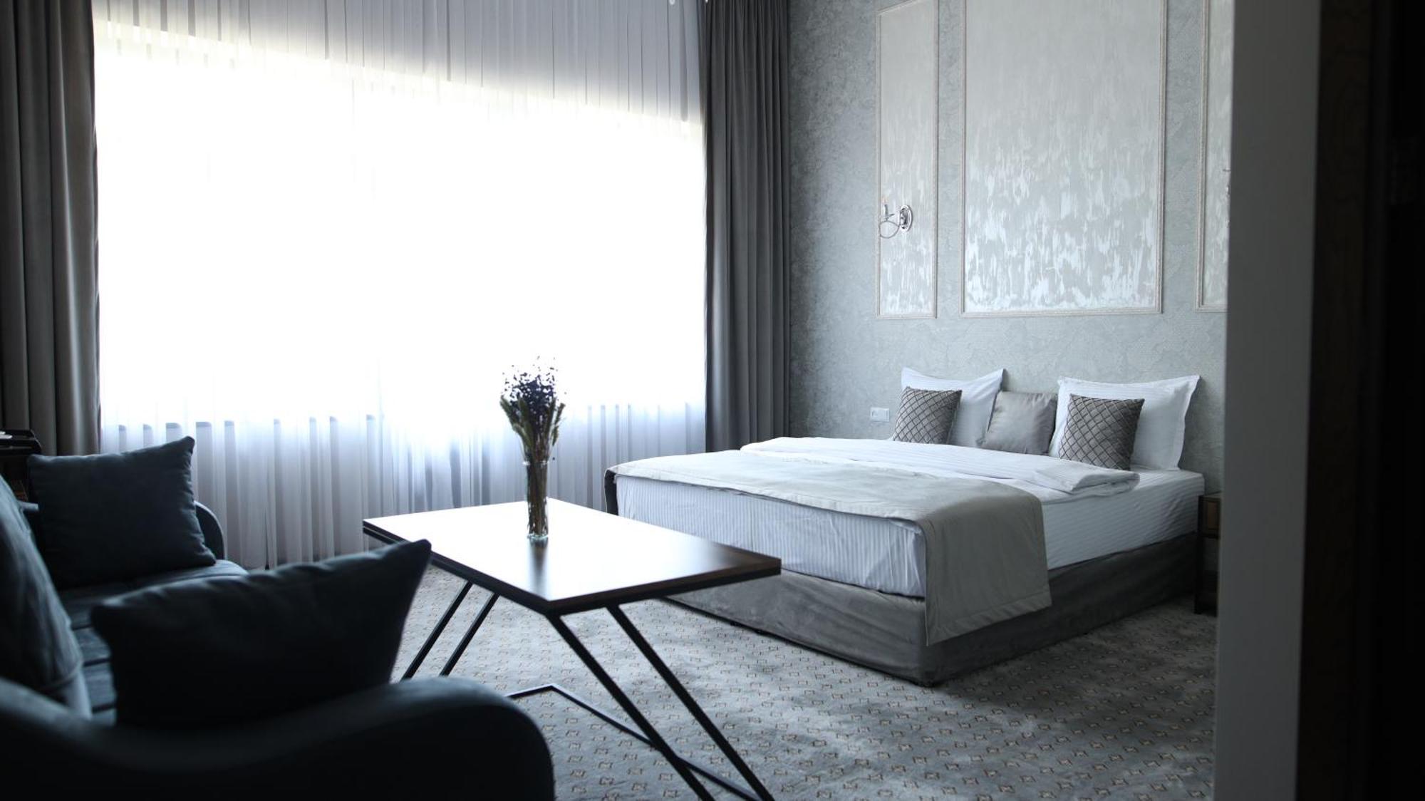 Bmg Hotel By Grigoryans Group Goris Exterior foto